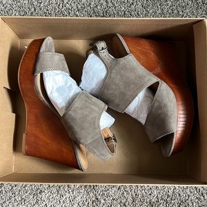 Lucky Brand Latella wedge heel Size 7.5